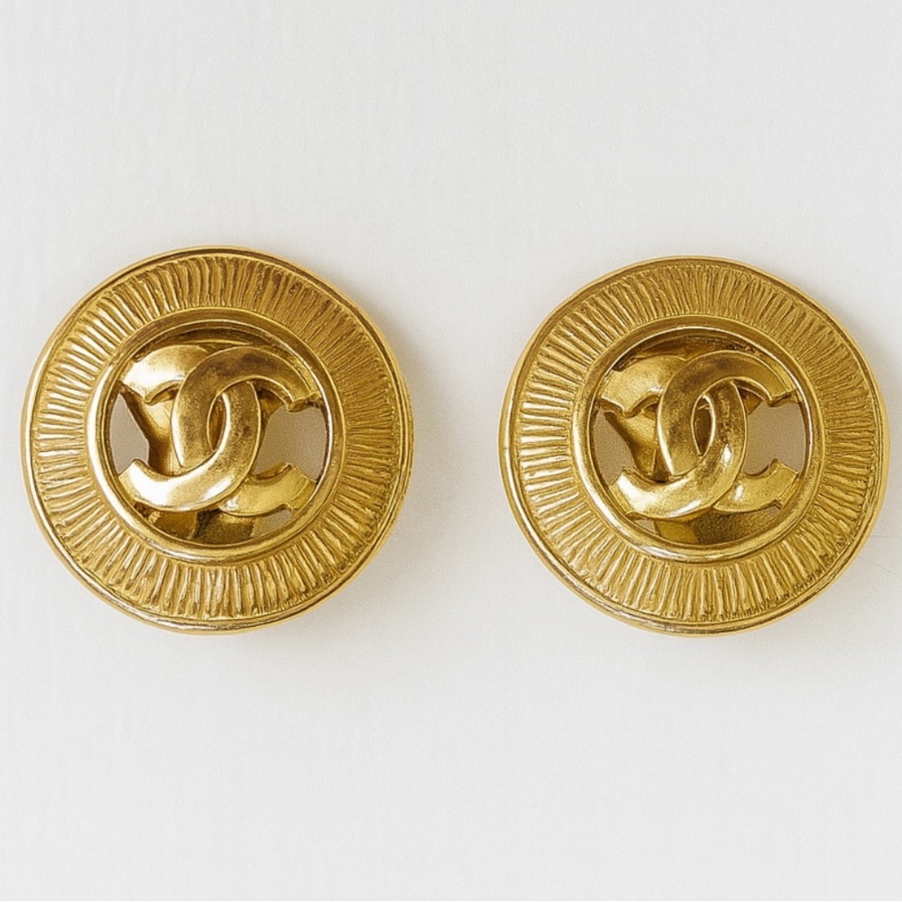 Authentic Chanel Vintage CC Starburst Round  Clip On Earrings